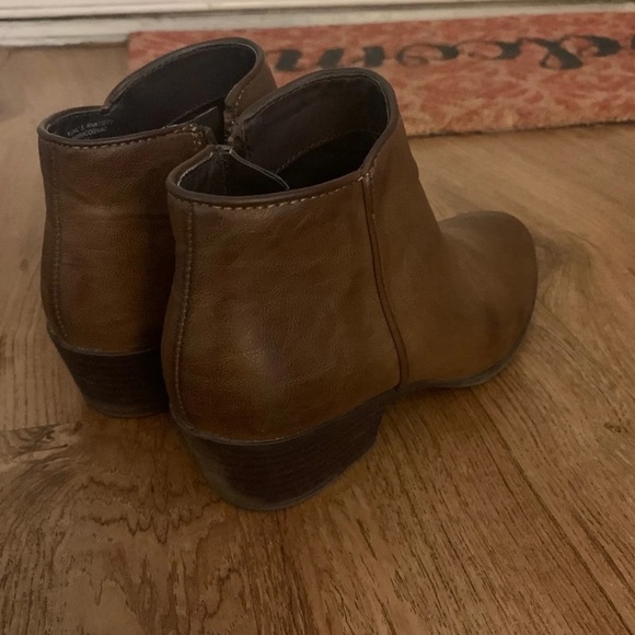 Brown booties - Picture 2 of 4